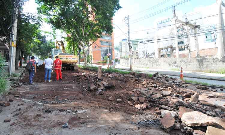 Começa recapeamento da Avenida Mário Werneck e desvios preocupam - Jair Amaral/EM/DA Press
