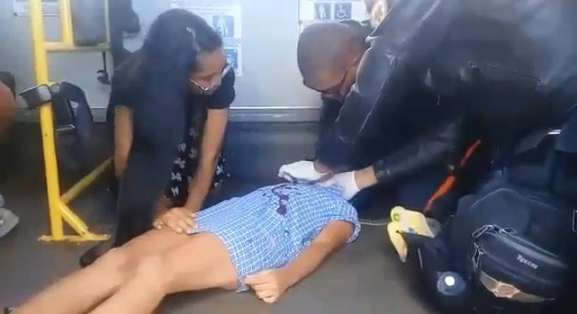 Adolescentes acusados de jogar mãe e filha de ônibus são apreendidos -  Reprodução/Vídeo