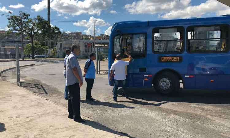 Protesto contra retirada de cobradores impede saída de ônibus da Estação São Gabriel - Divulgação