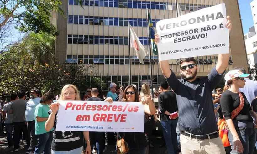 Professores da rede particular decidem continuar greve - Beto Novaes/ EM/ D.A Press