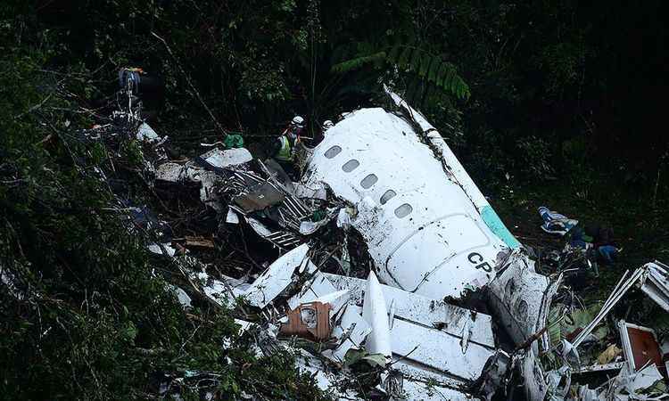 Tripulação sabia de irregularidades no voo da Chape, diz relatório - RAUL ARBOLEDA/AFP