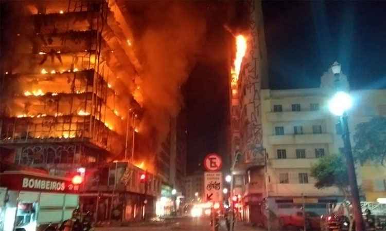 Homem que caiu de prédio em chamas durante desabamento é tido como desaparecido - Divulgação/Bombeiros PMESP