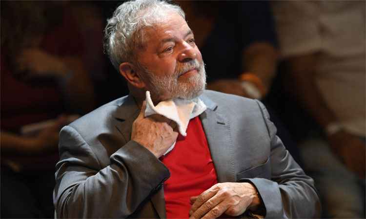 Lula foi parte integral de 'organização criminosa', diz PGR - MAURO PIMENTEL/AFP