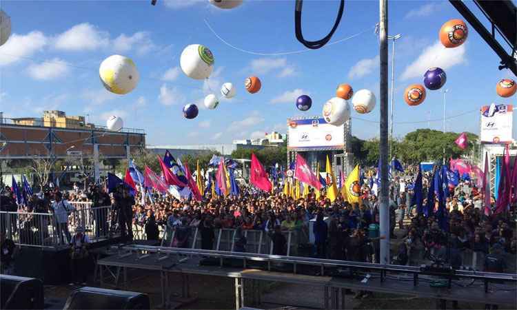 Sem verba do imposto sindical, centrais encolhem eventos do 1º de maio - Imagem da festa promovida pela Força Sindical no ano passado