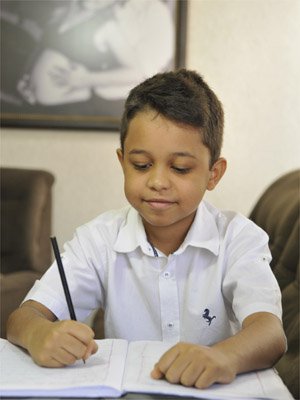 Menino de 8 anos vence etapa estadual do 47º Concurso Internacional de Redação de Cartas - Juarez Rodrigues/EM/DA Press