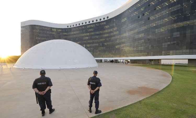 Partidos terão de devolver R$ 13 milhões aos cofres públicos - Wikimedia Commons