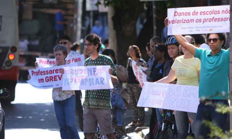 Donos de escolas aprovam propostas e greve dos professores da rede privada pode ter fim - Edesio Ferreira/EM/D.A Press