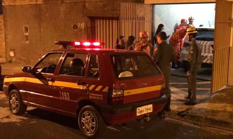 Bombeiros são chamados para resgatar criança presa dentro de carro em Uberaba - Corpo de Bombeiros/Divulgação