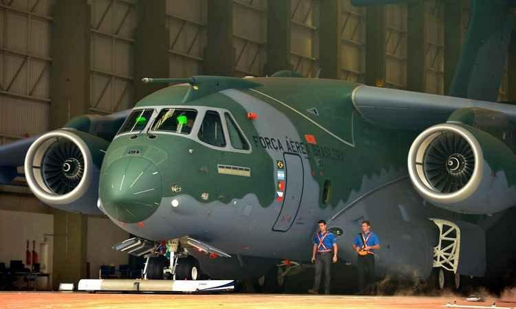 Avião militar da Embraer sai da pista durante teste em Gavião Peixoto - Wikipédia/Divulgação