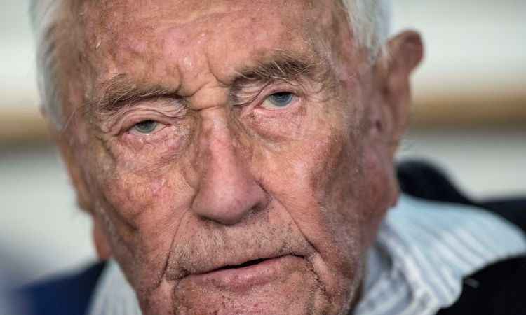 Cientista australiano de 104 anos morre na Suíça por suicídio assistido - SEBASTIEN BOZON / AFP