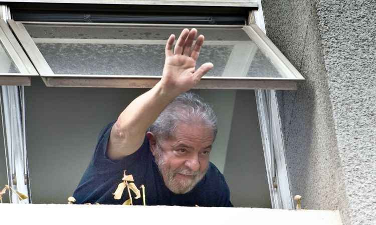 Leilão: Ninguém quer o triplex do Guarujá atribuído a Lula - Nelson Almeida