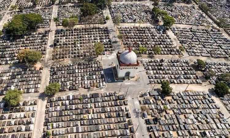 Velórios noturnos voltam a ser realizados em quatro cemitérios de BH - Webert Debarry