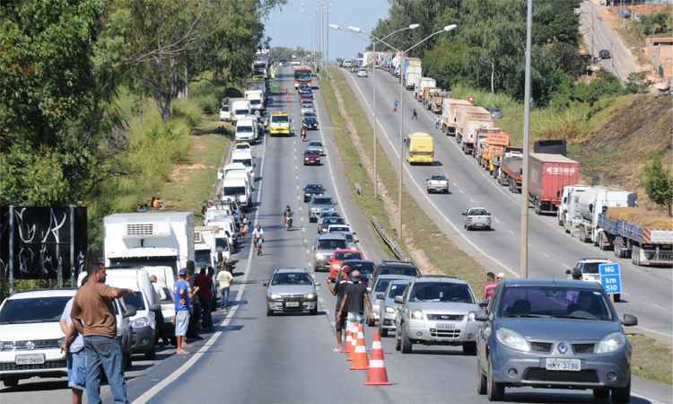 Em Pernambuco, greve faz litro de gasolina chegar a R$ 8,99 - Beto Novaes/EM/D.A press
