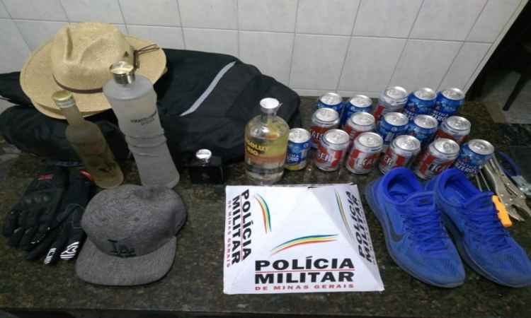 Dupla usa carro roubado para furtar casas em Pará de Minas - Polícia Militar/Divulgação