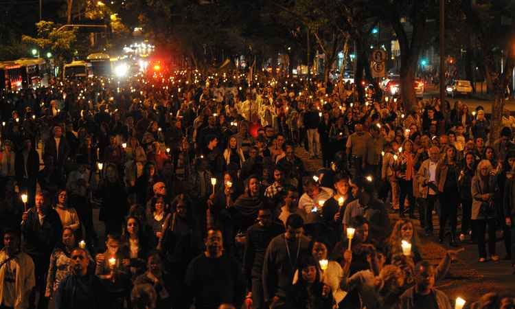 Fiéis saem em procissão pela Avenida Afonso Pena para celebração de Corpus Christi - Marcos Vieira/EM/D.A.Press