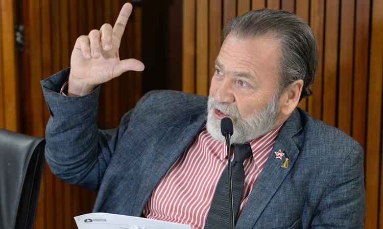 MG não vai reduzir ICMS de gasolina e álcool, diz líder de Pimentel - Guilherme Bergamini