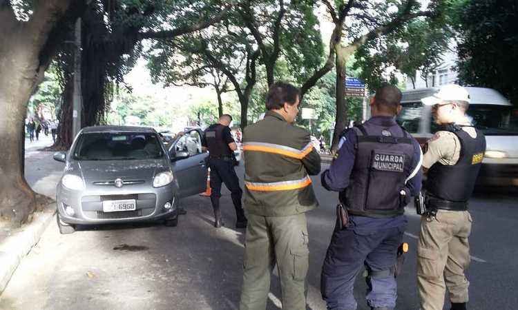 Homem flagrado por transporte irregular é preso ao fugir pela contramão na Afonso Pena -  Jair Amaral/EM DA Press