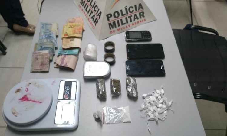 Polícia descobre trailer de sanduíche usado como ponto de venda de drogas - Polícia Militar/Divulgação