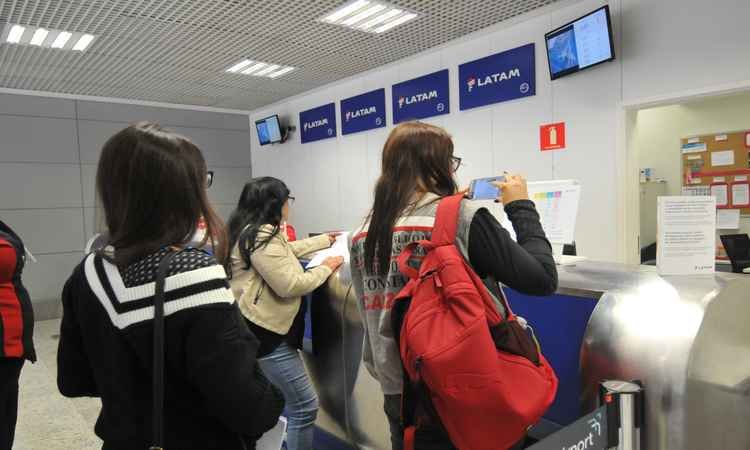 TCU verificará se cobrança por bagagem reduziu preços das passagens aéreas -  Jair Amaral/EM/D.A Press
