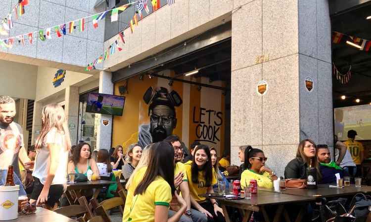 Belo-horizontino troca café da manhã por cerveja para ver o Brasil na Copa 2018 - Larissa Ricci/EM/DA Press