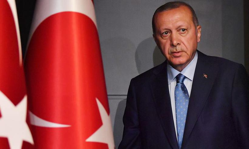 Erdogan é reeleito presidente da Turquia para mandato com poderes reforçados - BULENT KILIC /AFP