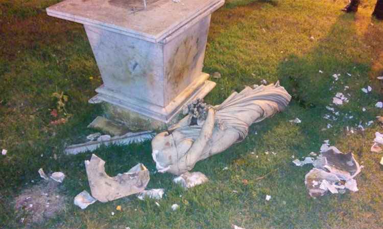 Psicóloga é presa após destruir estátua na Praça da Estação - Guarda Municipal/Divulgação