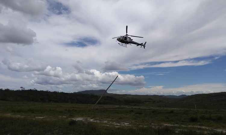 Com apoio de helicóptero, rede elétrica chega a Santana do Pirapama - Cemig/Divulgação