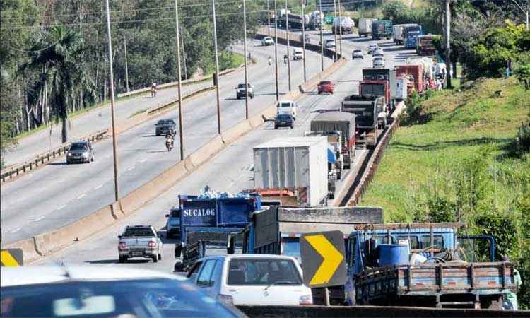 Greve dos caminhoneiros derruba produção e frete preocupa a indústria - Jair Amaral/EM/D.A Press 23/5/18