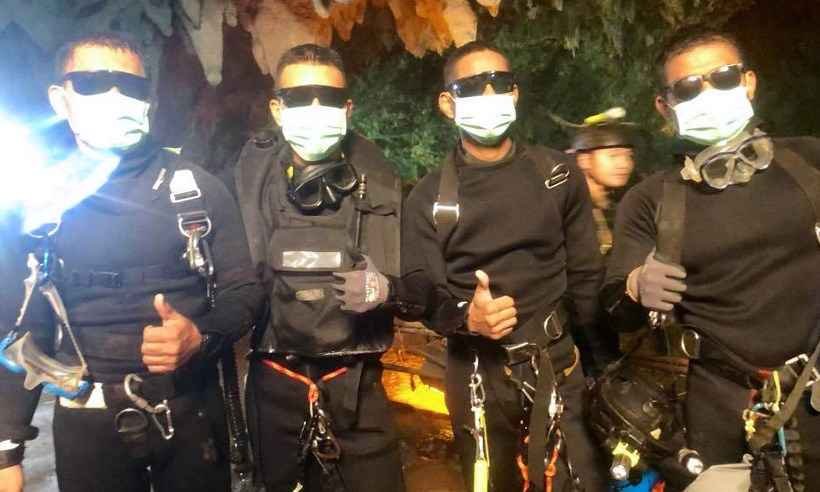  "Hooyah!": Tailândia celebra resgate de meninos na caverna - Handout / ROYAL THAI NAVY / AFP
