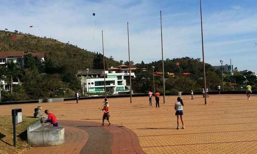 Guarda Municipal promove oficina de pipas sem cerol para crianças de BH - Edésio Ferreira/EM/D.A Press