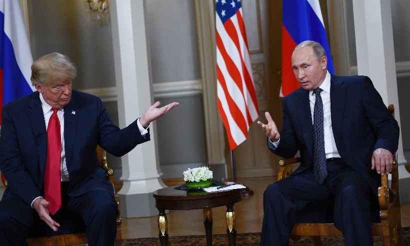 Trump e Putin se reúnem em esperada cúpula bilateral em Helsinque - Brendan Smialowski / AFP