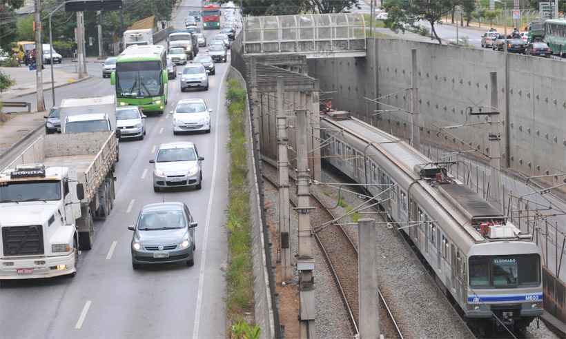 Falha de sinalização altera circulação do metrô de Belo Horizonte - Alexandre Guzanshe/EM/D.A Press - 25/04/2018