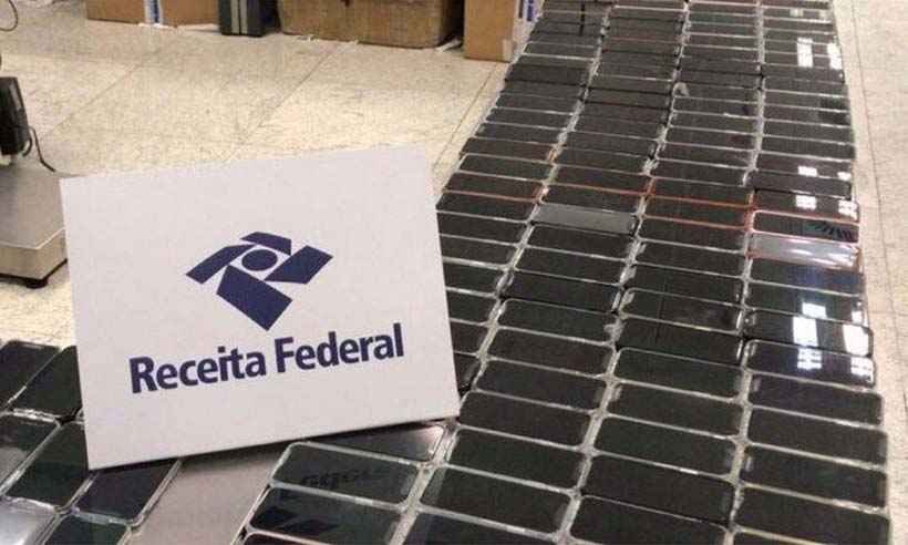 Receita pega 246 iPhones com passageiro em Cumbica - Receita Federal/Divulgação