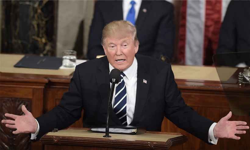 Trump volta a dizer que irá paralisar governo se muro não for construído - AFP / Brendan SMIALOWSKI 