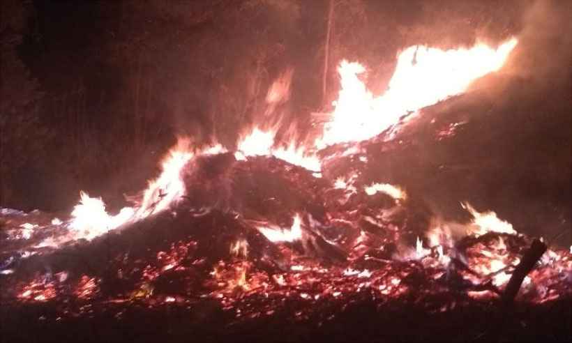 Incêndio destrói galpão de materiais recicláveis na MG-424, em Matozinhos  - Corpo de Bombeiros/Divulgação