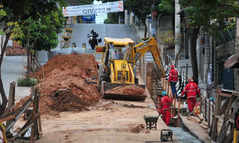 Obras na Rua Pitangui complicam trânsito nas imediações do Independência  - Gladyston Rodrigues/EM/D.A Press