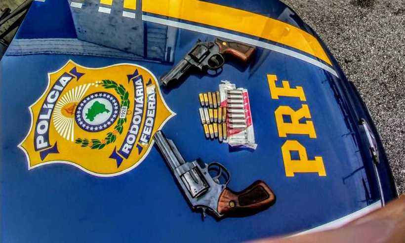 PRF prende caminhoneiro por porte ilegal de arma de fogo no Sul de Minas - Divulgação/PRF