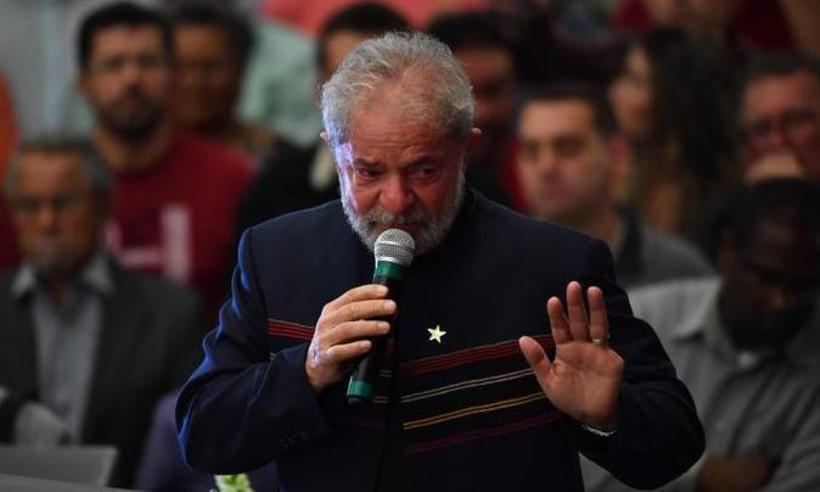 Lula cresce, lidera e alcança 37,3% das intenções de voto, diz pesquisa MDA/CNT - Nelson Almeida/AFP