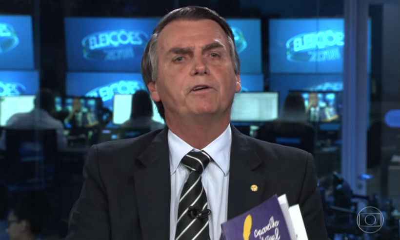 Bolsonaro condena 'kit gay', tenta expor material na TV e é repreendido por William Bonner - Reprodução da Internet/TV GLobo