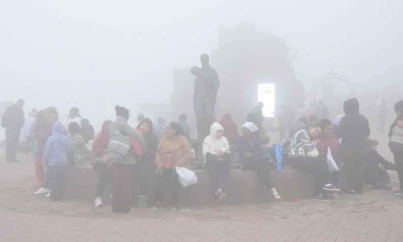 Celebrações reúnem dois mil devotos em meio à neblina na Serra da Piedade, em Caeté - Marcos Vieira/EM/D.A Press