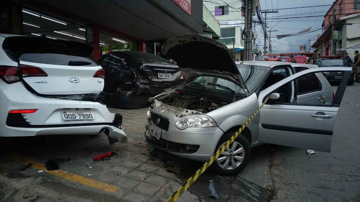 Motorista sofre convulsão ao dirigir e duas pessoas ficam feridas em Contagem  - Reprodução/ Corpo de Bombeiros