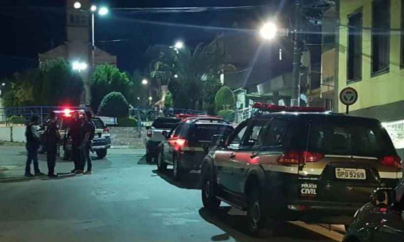 Bando faz reféns, troca tiros com a polícia, mas é impedido de atacar banco em MG - Polícia Civil/Divulgação