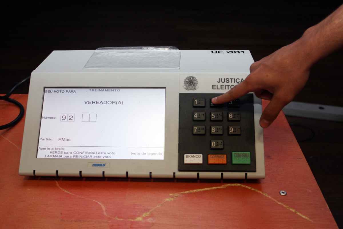 Urnas eletrônicas são garantia de que o candidato à Presidência eleito assumirá - Edésio Ferreira/EM/DA PRESS