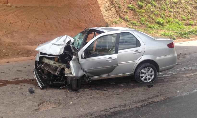 Carro bate em mureta de contenção e motorista morre na Via Expressa - Corpo de Bombeiros/Divulgação