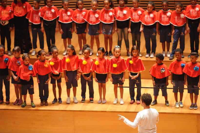 Crianças e adolescentes soltam a voz pela cidadania na Cantata da Primavera - Alexandre Guzanshe/EM/DA Press
