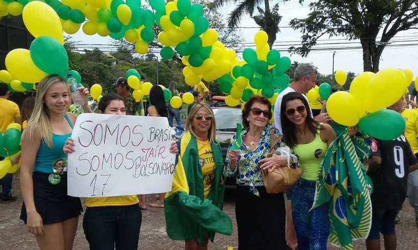 Manifestantes a favor de Bolsonaro se reúnem na Lagoa da Pampulha - Jair Amaral/EM/D.A Press