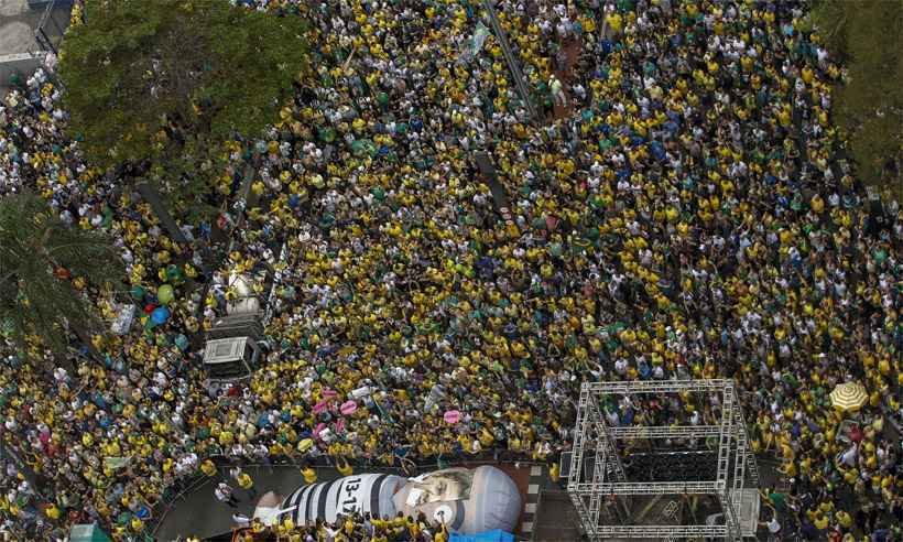 Avenida Paulista recebe ato em apoio ao candidato Jair Bolsonaro - Miguel SCHINCARIOL / AFP

