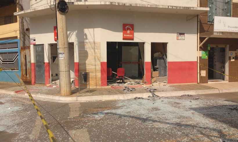 Bandidos atacam agências bancárias em Marilac, no Vale do Rio Doce - Alex Eller/Rede Alerta