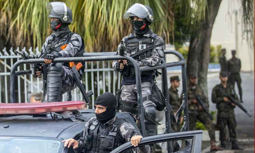 Eleições vão mobilizar cerca de 280 mil homens das forças de segurança  - DANIEL RAMALHO / AFP

