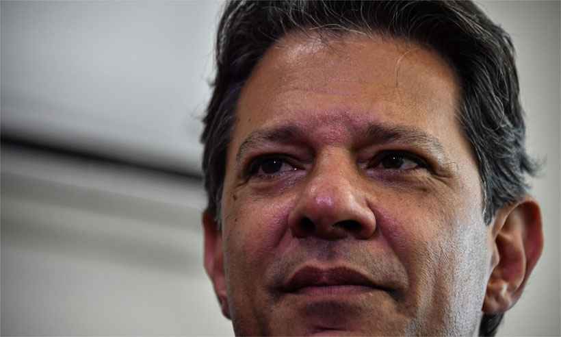 Em 'carta ao povo brasileiro', Haddad diz que hora é de ficar alerta por 2º turno - NELSON ALMEIDA/AFP